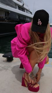 Elena Tsagrinou feet photo 2