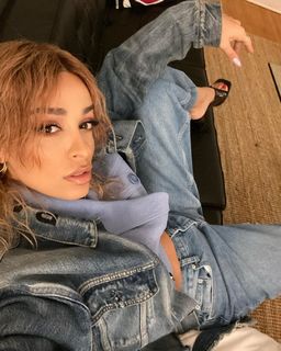 Eleni Foureira feet photo thumbnail
