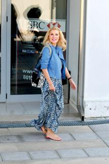 Eleni Menegaki feet photo thumbnail