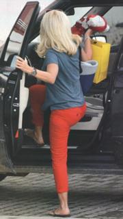 Eleni Menegaki feet photo thumbnail