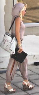 Eleni Menegaki feet photo thumbnail