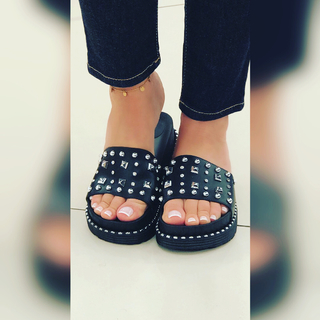 Eleni Menegaki feet photo thumbnail