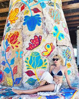Eleni Menegaki feet photo thumbnail