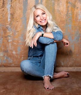 Eleni Menegaki feet photo thumbnail