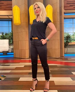 Eleni Menegaki feet photo thumbnail
