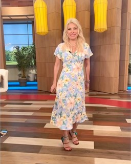 Eleni Menegaki feet photo thumbnail