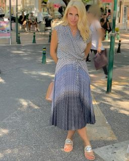 Eleni Menegaki feet photo thumbnail