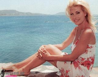 Eleni Menegaki feet photo thumbnail