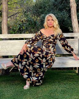 Eleni Menegaki feet photo thumbnail