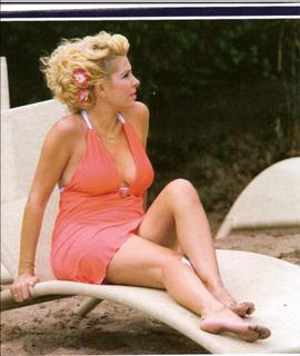 Eleni Menegaki feet photo thumbnail