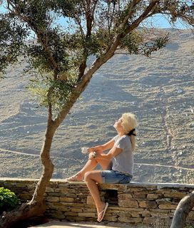 Eleni Menegaki feet photo thumbnail