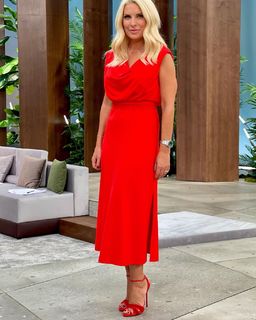 Eleni Menegaki feet photo thumbnail