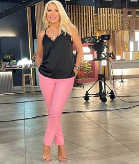Eleni Menegaki feet photo thumbnail