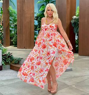 Eleni Menegaki feet photo thumbnail