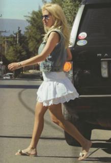 Eleni Menegaki feet photo thumbnail