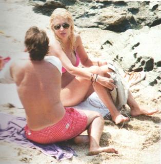 Eleni Menegaki feet photo thumbnail