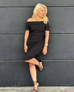 Eleni Menegaki feet photo thumbnail