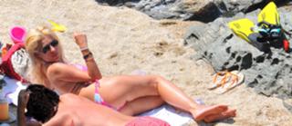 Eleni Menegaki feet photo thumbnail