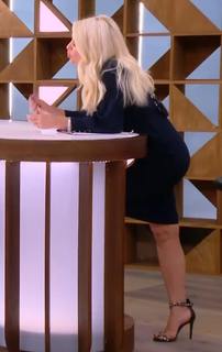 Eleni Menegaki feet photo thumbnail