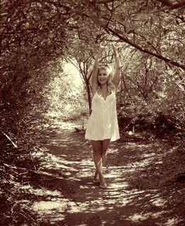 Eleni Menegaki feet photo thumbnail