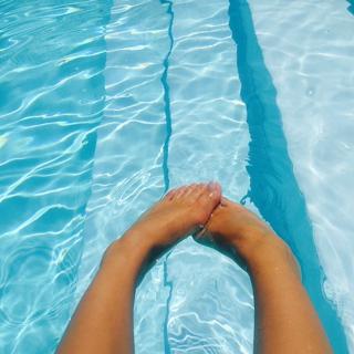 Eleni Tsolaki feet photo thumbnail