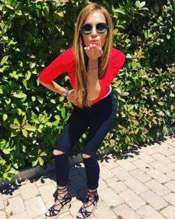 Eleni Tsolaki feet photo thumbnail