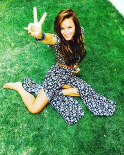 Eleni Tsolaki feet photo thumbnail