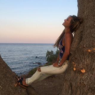 Eleni Tsolaki feet photo thumbnail