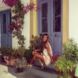 Eleni Tsolaki feet photo thumbnail