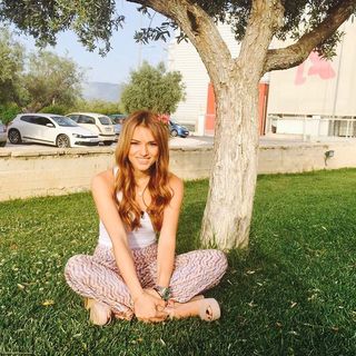 Eleni Tsolaki feet photo thumbnail