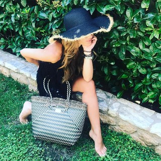 Eleni Tsolaki feet photo thumbnail