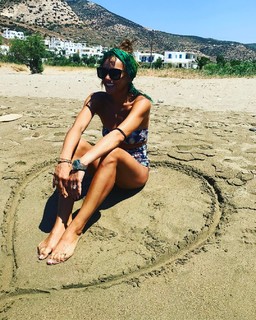 Eleni Tsolaki feet photo thumbnail