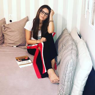 Eleni Tsolaki feet photo thumbnail