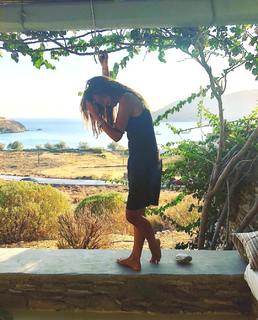 Eleni Tsolaki feet photo thumbnail