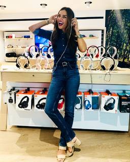 Eleni Tsolaki feet photo thumbnail