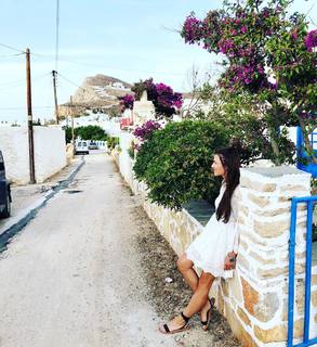 Eleni Tsolaki feet photo thumbnail