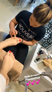 Eleni Tsolaki feet photo thumbnail