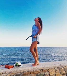 Eleni Tsolaki feet photo thumbnail