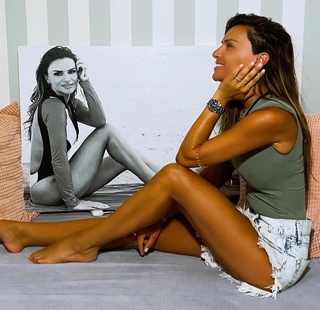 Eleni Tsolaki feet photo thumbnail