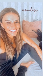 Eleni Tsolaki feet photo thumbnail