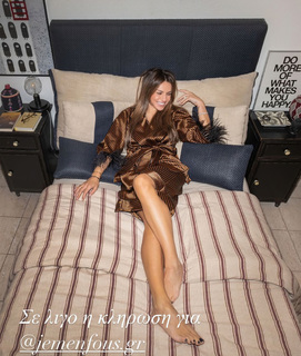 Eleni Tsolaki feet photo thumbnail