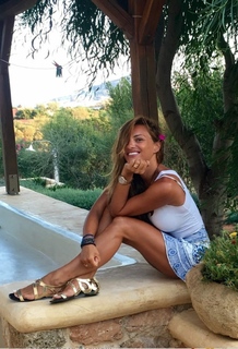 Eleni Tsolaki feet photo thumbnail