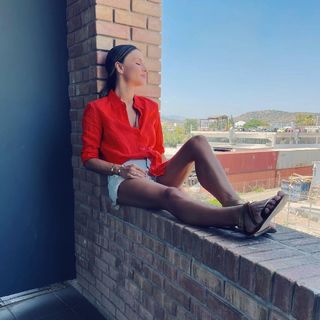 Eleni Tsolaki feet photo thumbnail