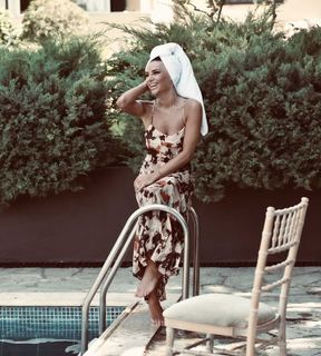 Eleni Tsolaki feet photo thumbnail