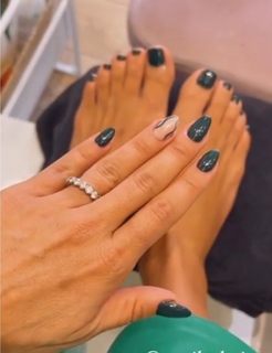 Eleni Tsolaki feet photo thumbnail