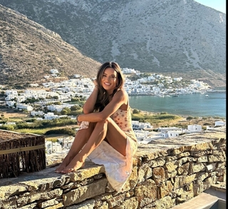 Eleni Tsolaki feet photo thumbnail