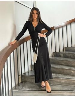 Eleni Tsolaki feet photo thumbnail