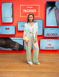 Eleni Tsolaki feet photo thumbnail