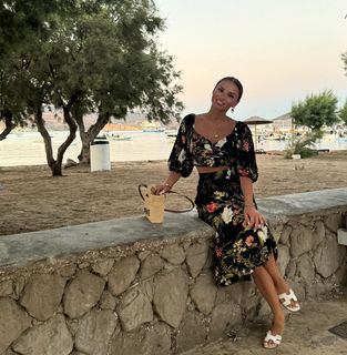 Eleni Tsolaki feet photo thumbnail