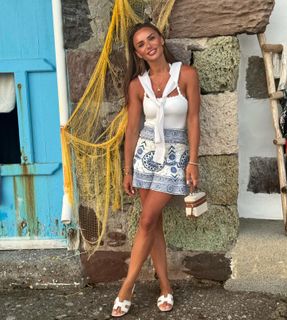 Eleni Tsolaki feet photo thumbnail